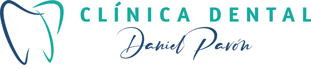 Logotipo de la Clínica Dental en La Rinconada con el nombre de la Clínica Dental Daniel Pavón y un diseño de diente estilizado.